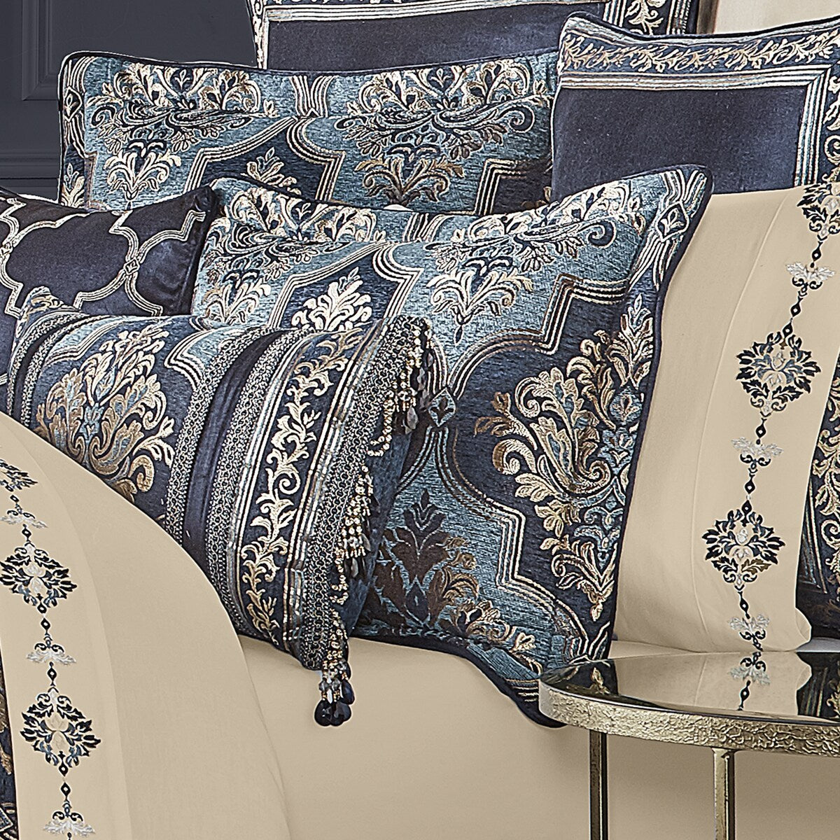 Five Queens Court Middlebury Comforter Set