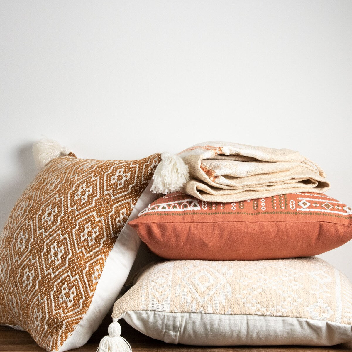Foreside Home & Garden Tan and White Tribal Pattern 20 x 20 inch Decorative Cotton Throw Pillow Cover with Insert and Tassels