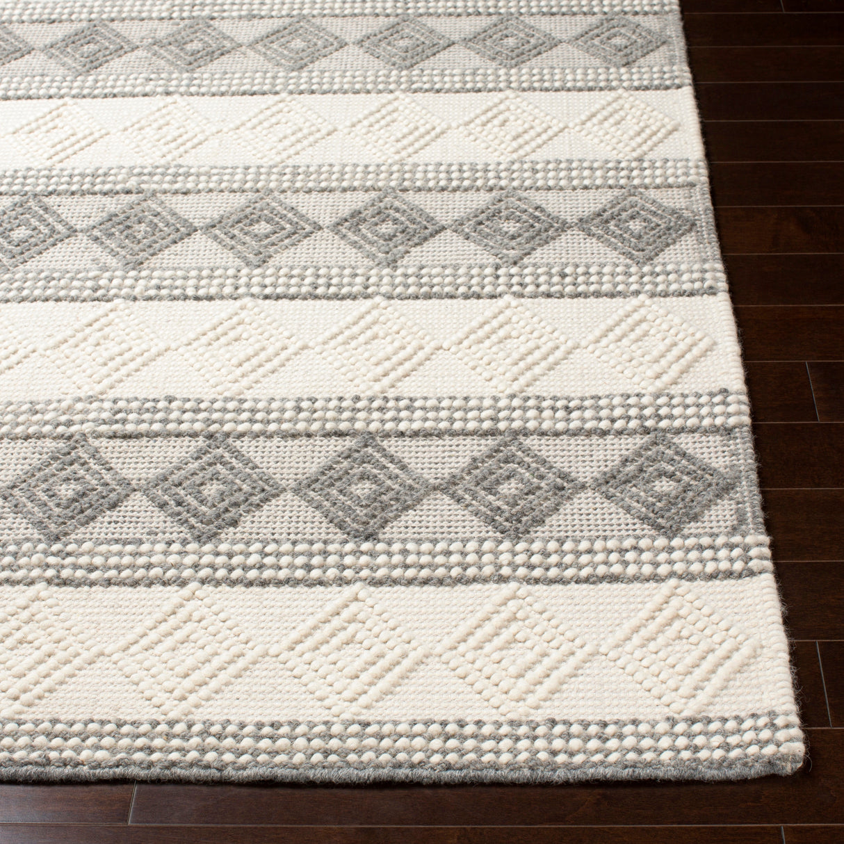 Livabliss Freya Handmade Modern Rustic Area Rug
