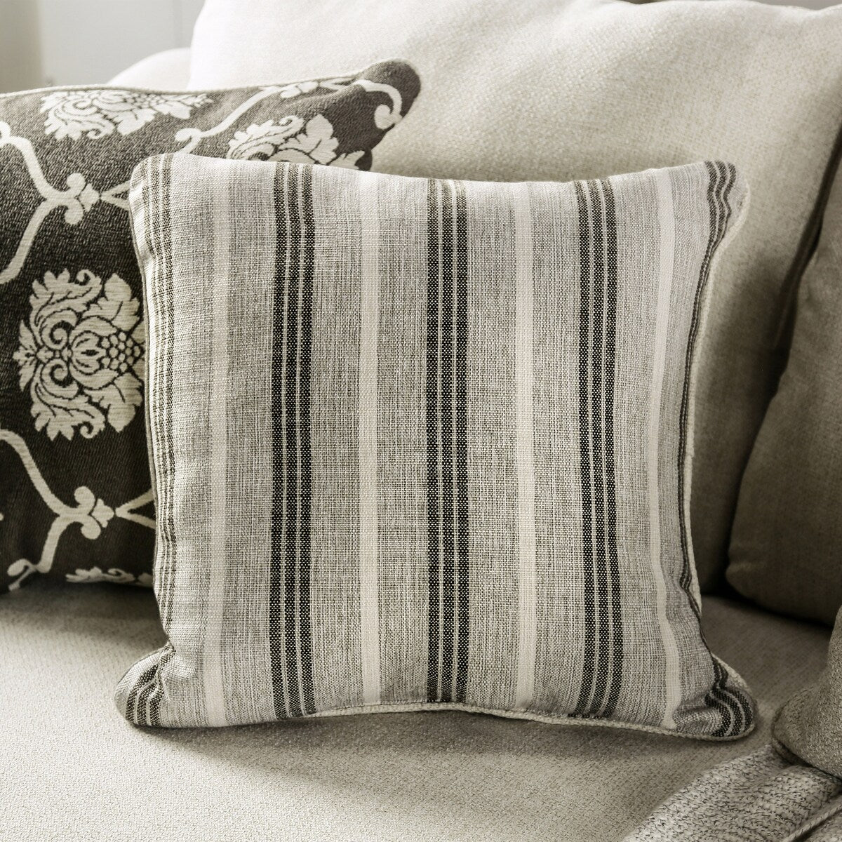 Furniture of America Anteber Farmhouse Cream Nailhead Trim Loveseat