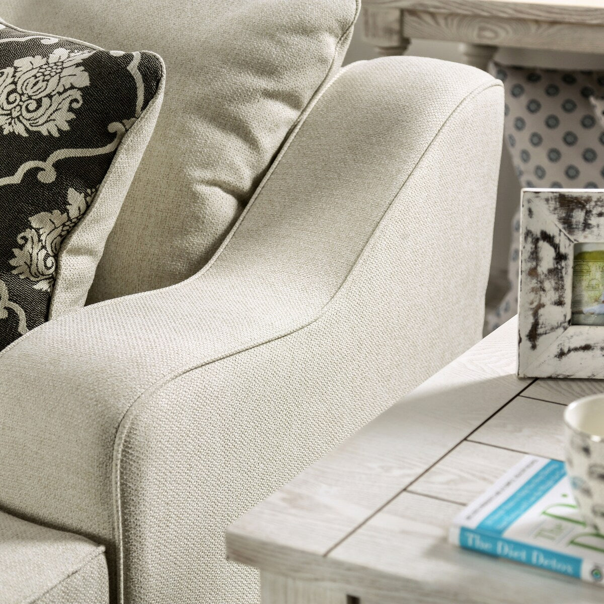 Furniture of America Anteber Farmhouse Cream Nailhead Trim Loveseat