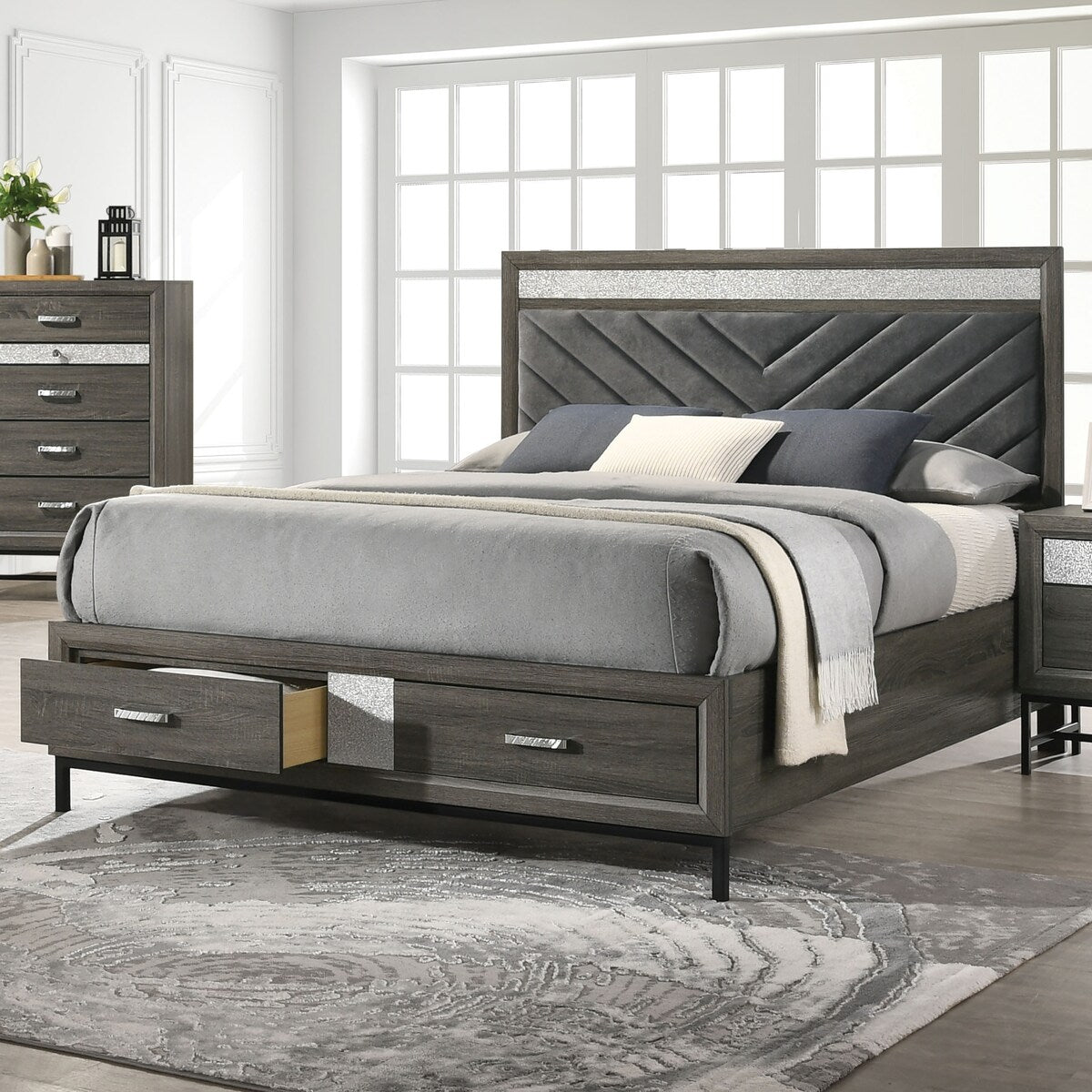 Furniture of America Heinisk Modern Grey Storage Platform Bed with Chevron Headboard and Footboard Drawers