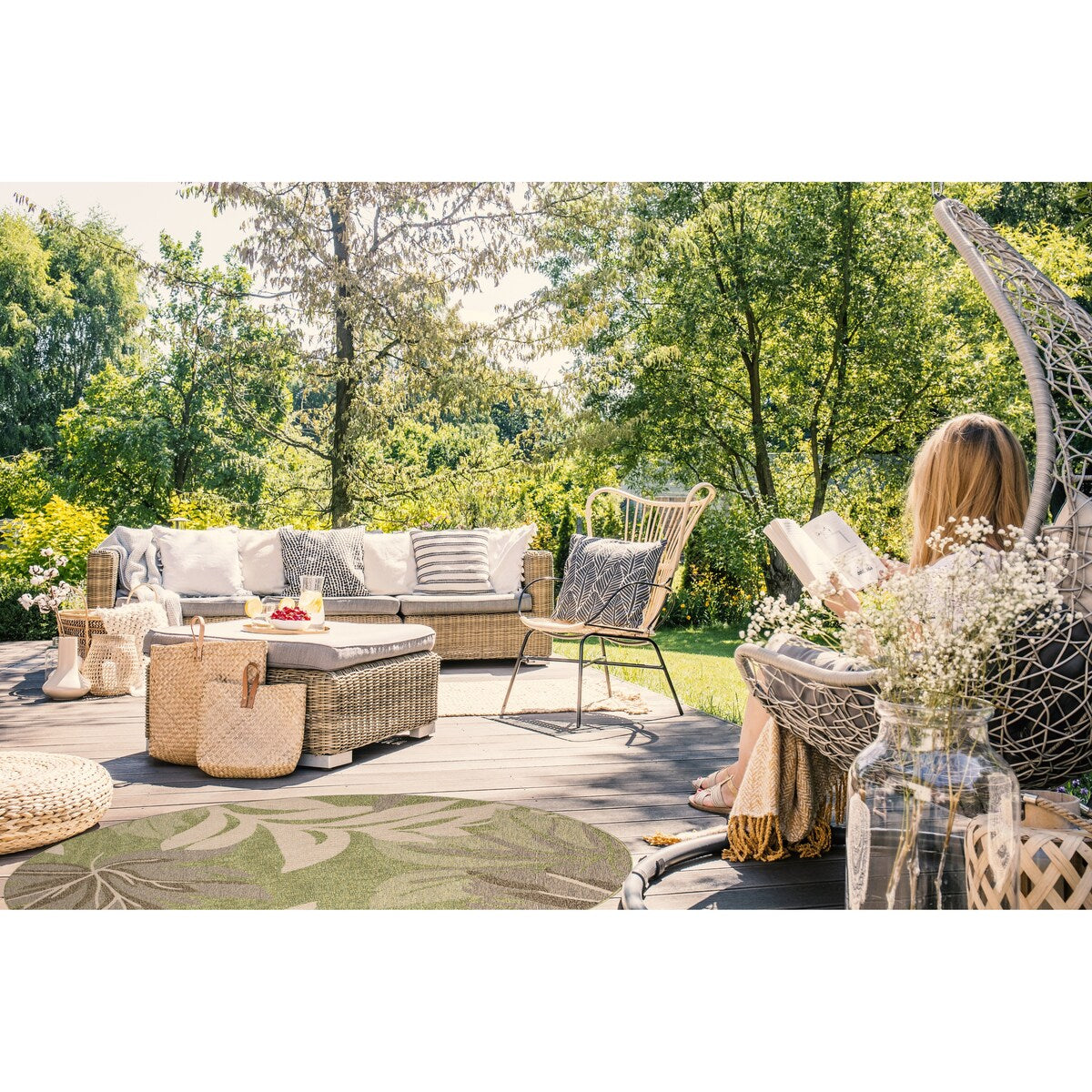 Garden Green BeigeTransitional Design Indoor/Outdoor Area Rug - 6'7"R