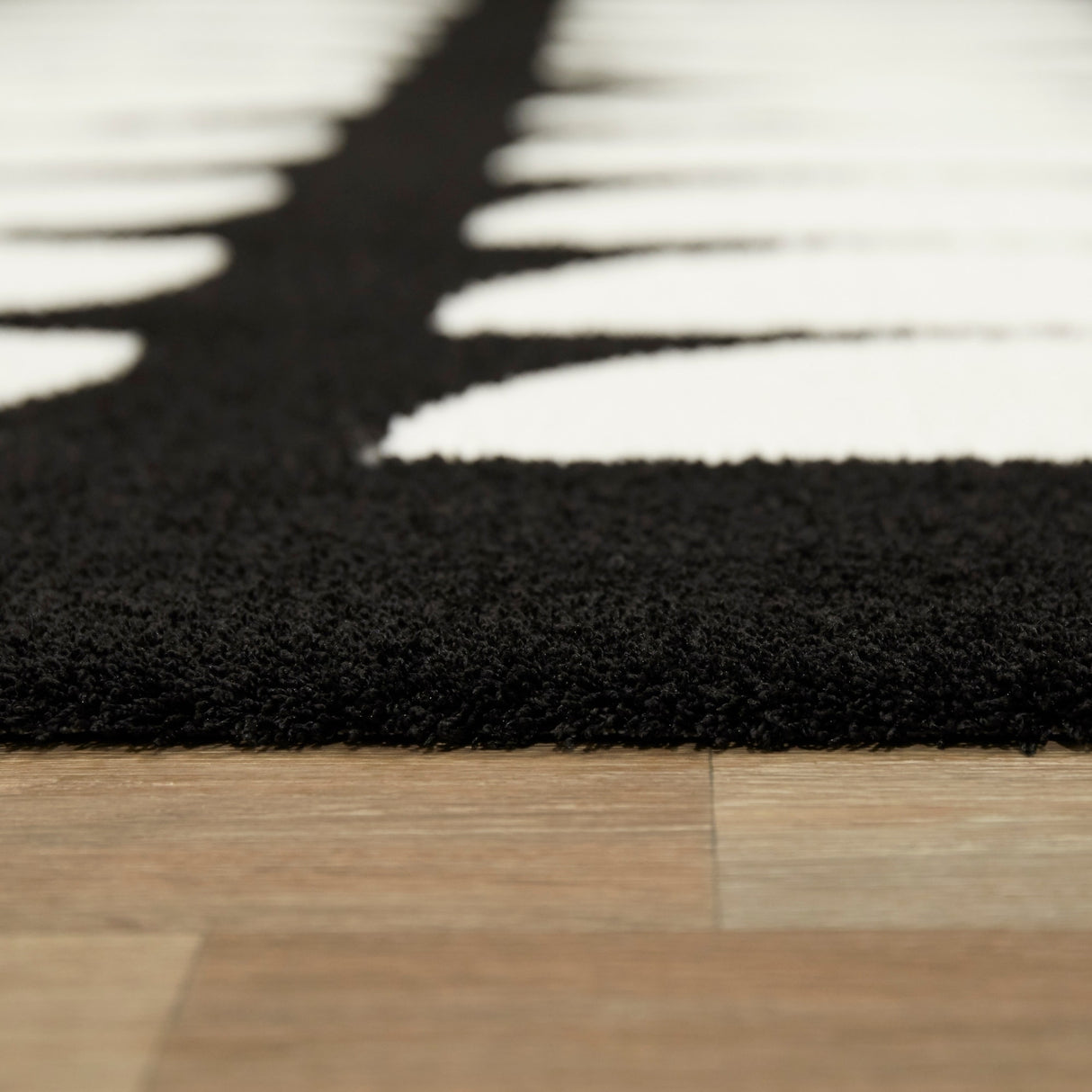 Gavin Modern Geometric Area Rug