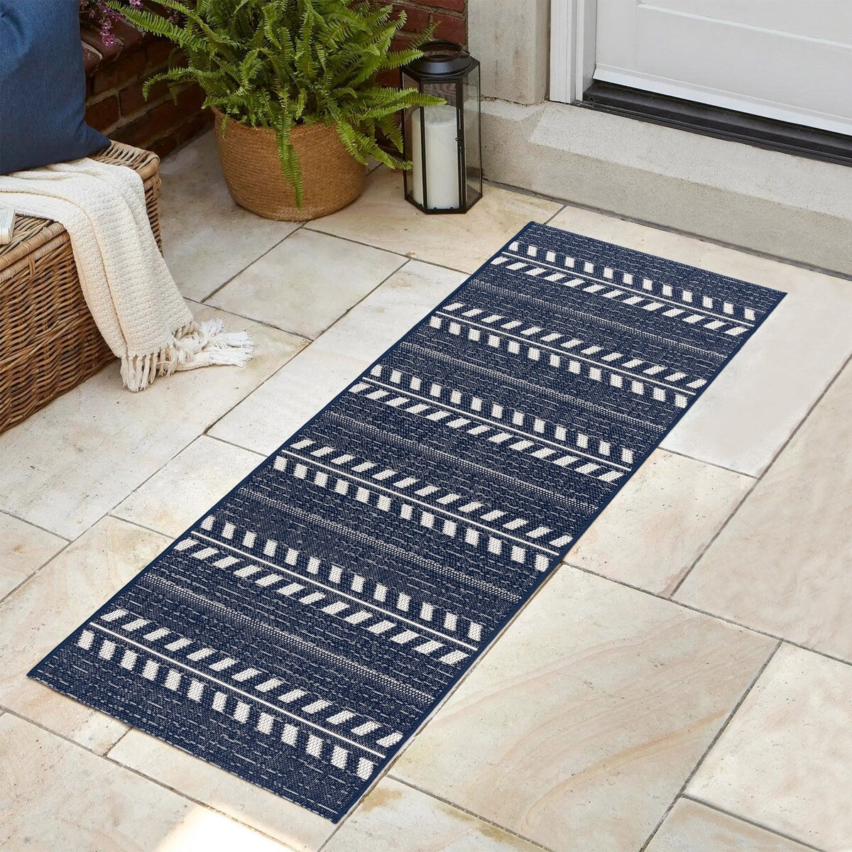 Gertmenian Paseo Moran Leaf Striped Flatweave Polypropylene Indoor/ Outdoor Area Rug Collection