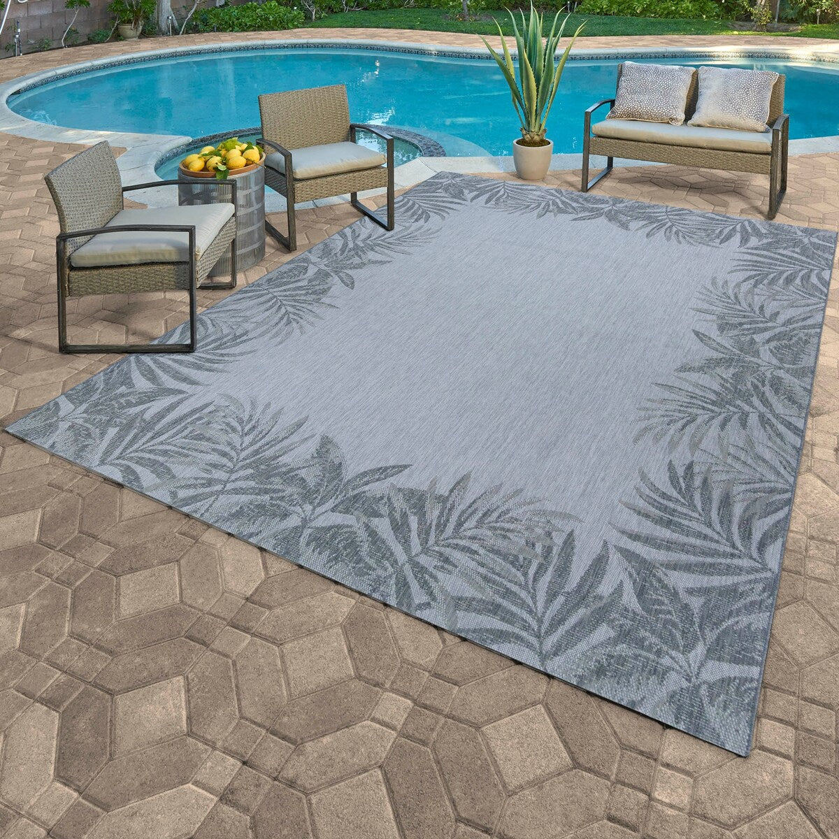 Gertmenian Paseo Tropic Ash Grey Casual Palm Boarder Flatweave Indoor/ Outdoor Area Rug