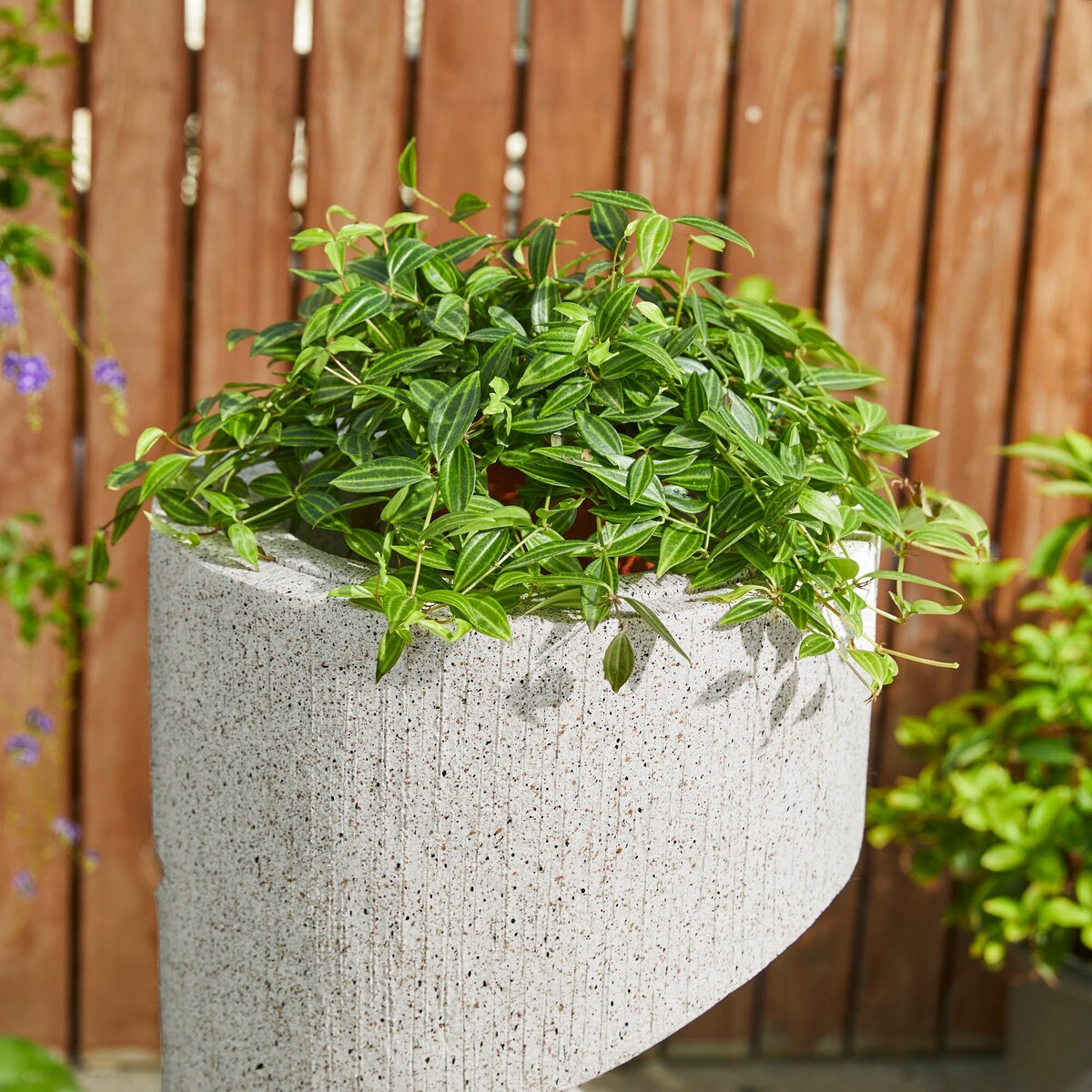 Glitzhome Modern Minimalist Spiral LED Polyresin Outdoor Fountain with Small Planter
