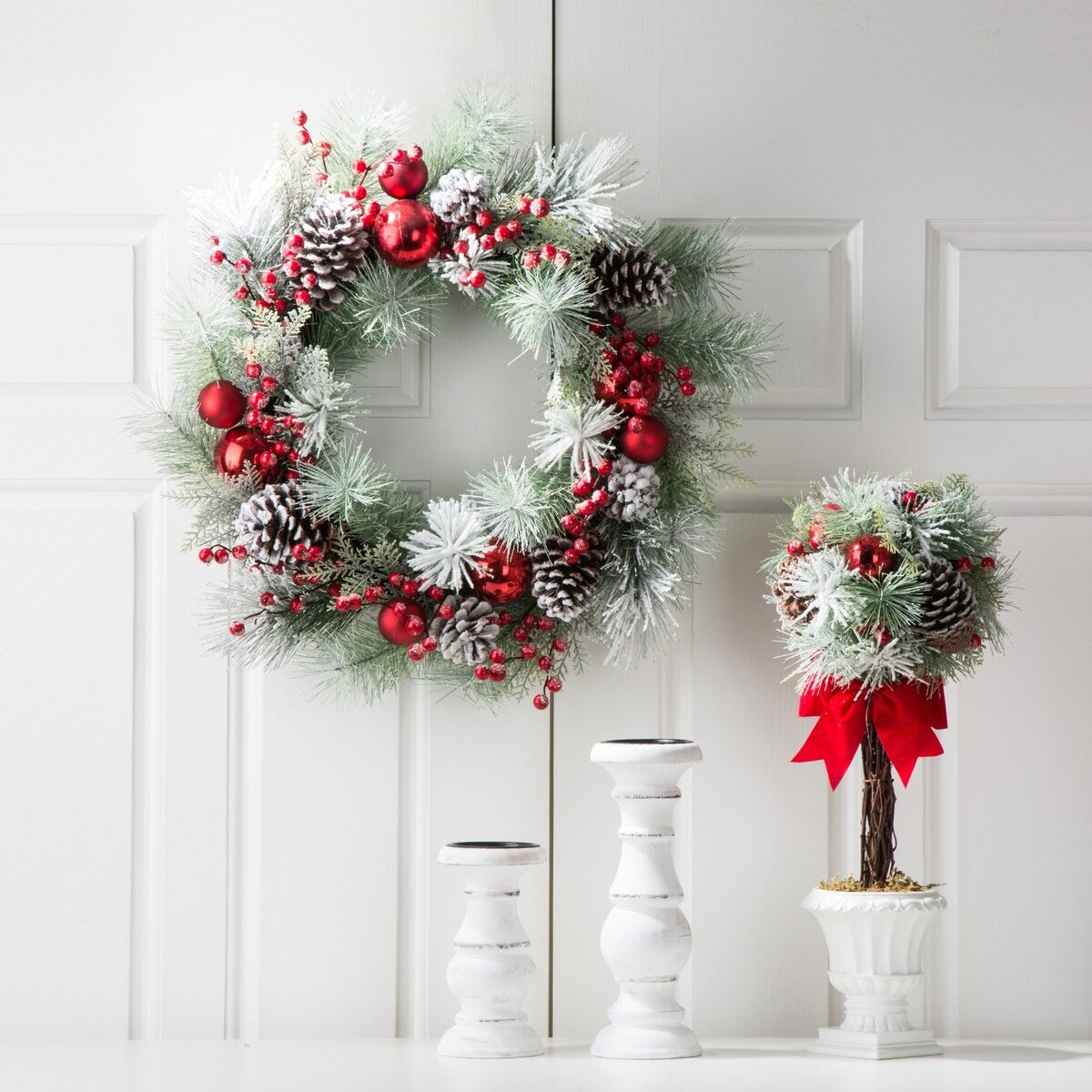 Glitzhome Wooden Window Frame with Wreath