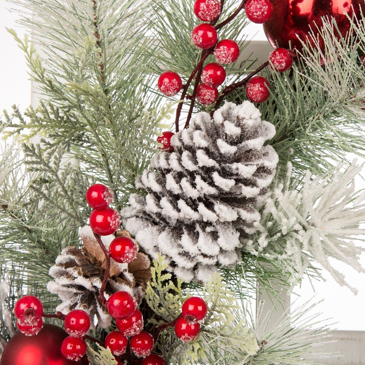 Glitzhome Wooden Window Frame with Wreath
