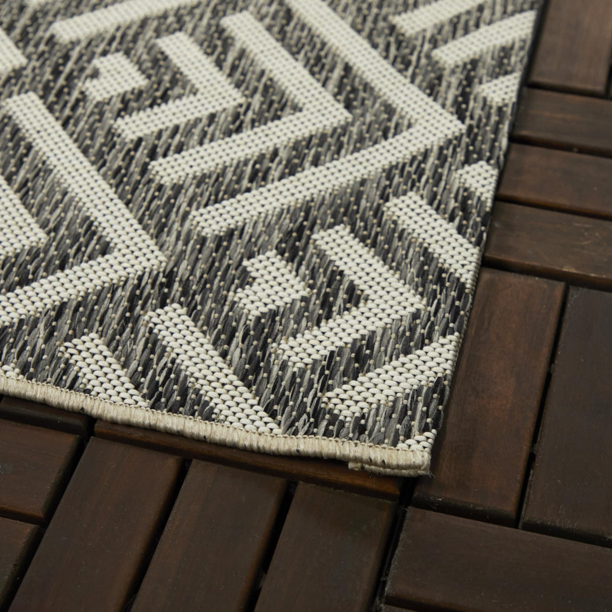 Gloria Modern Chevron Indoor/Outdoor Area Rug
