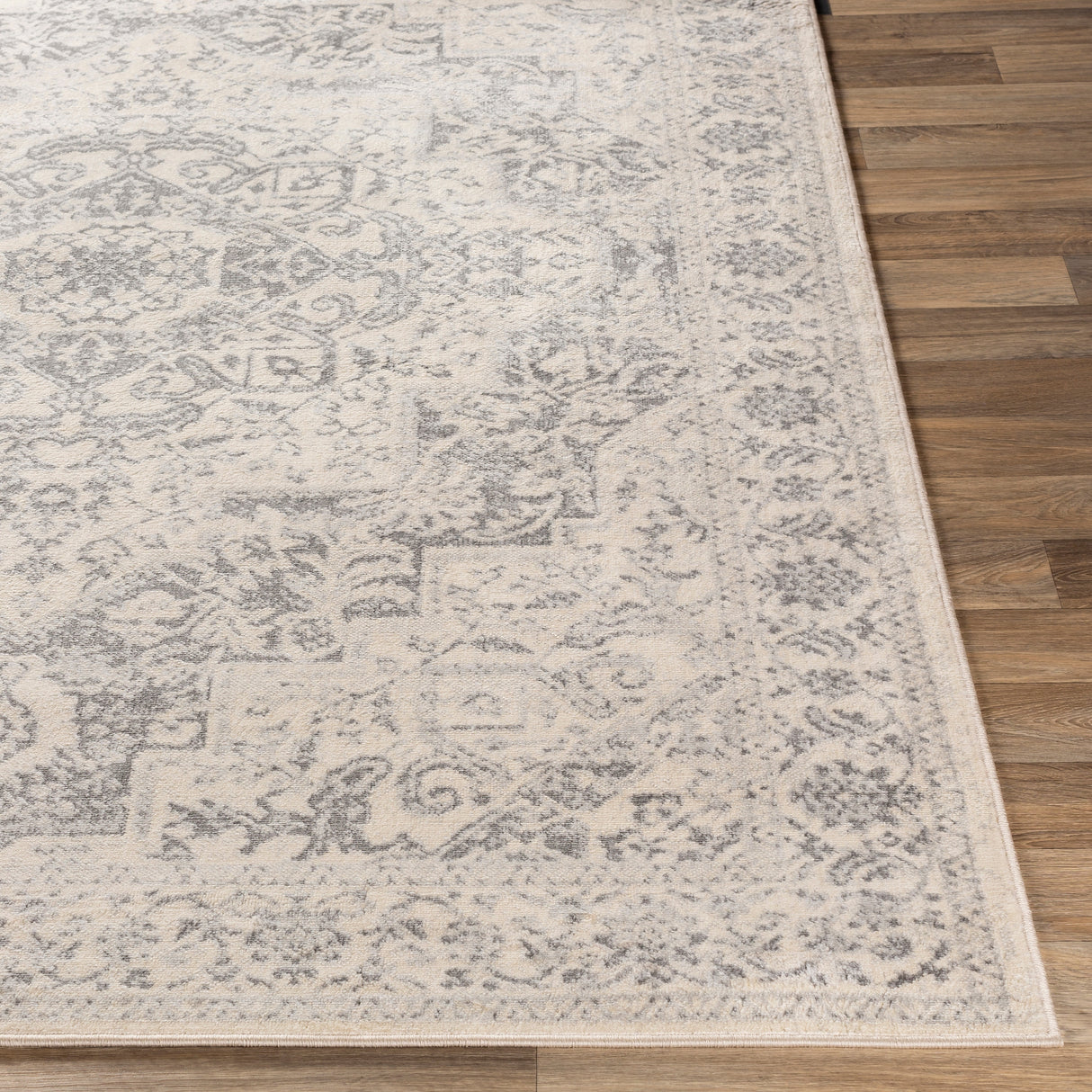 Livabliss Tyrus Traditional Medallion Area Rug