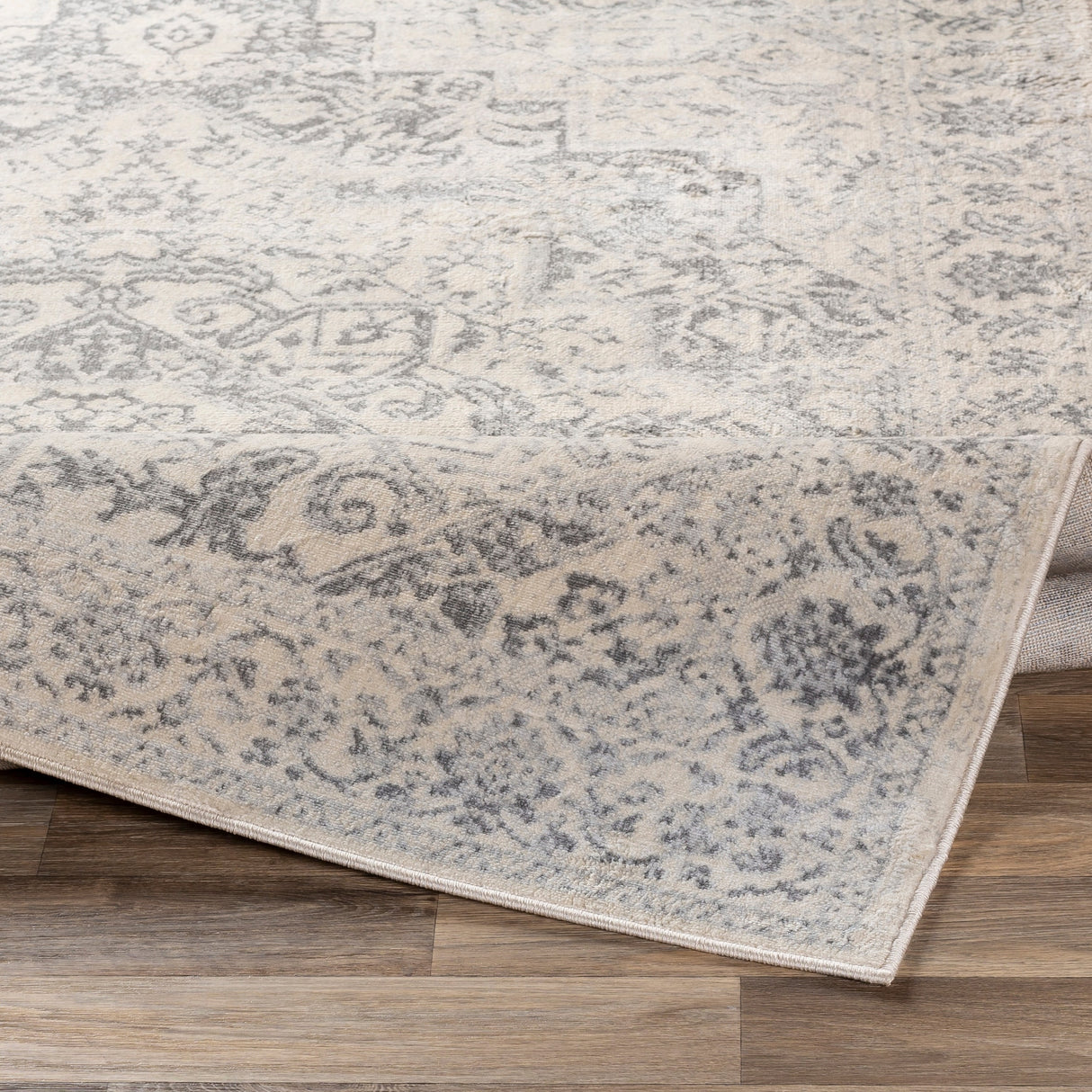 Livabliss Tyrus Traditional Medallion Area Rug