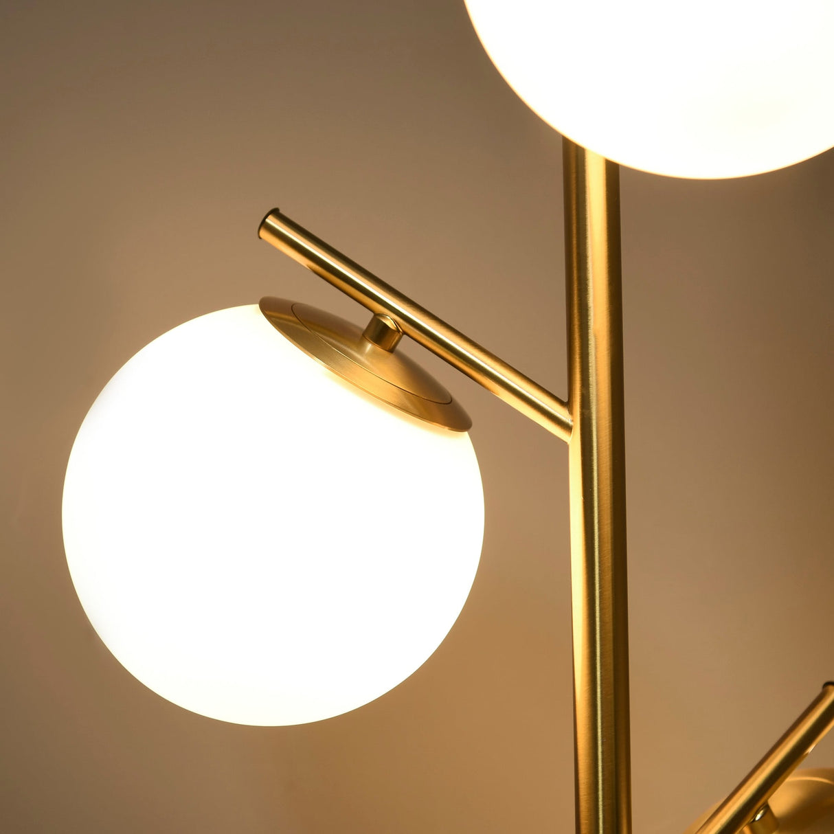 HOMCOM 3-Light Modern Floor Lamps for Living Room, Tree Standing Lamp for Bedroom with Globe Lampshade, Steel Base, Gold