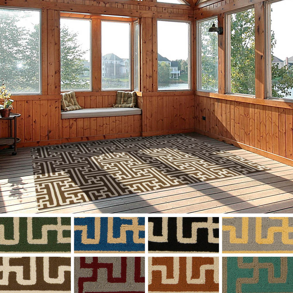 Hand-Hooked Gwyneth Contemporary Geometric Indoor/Outdoor Area Rug
