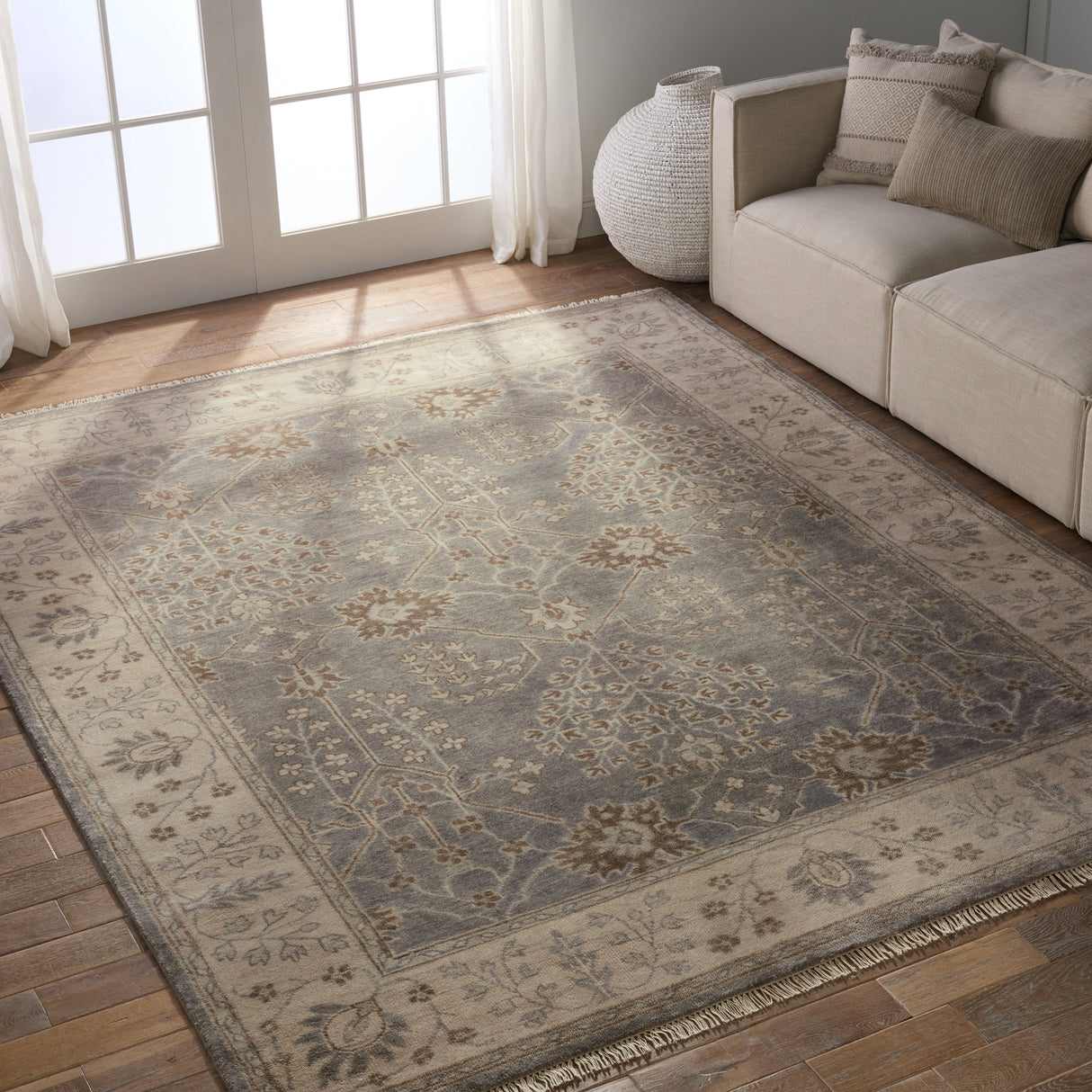 Hand-Knotted Oriental Grey/ Silver Area Rug
