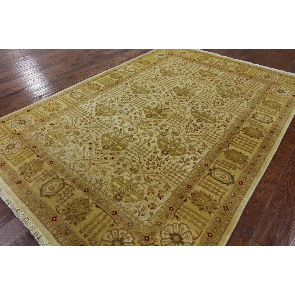 Hand-Knotted Oriental Peshawar Ivory/ Yellow Wool Rug (6'3 x 8'10)