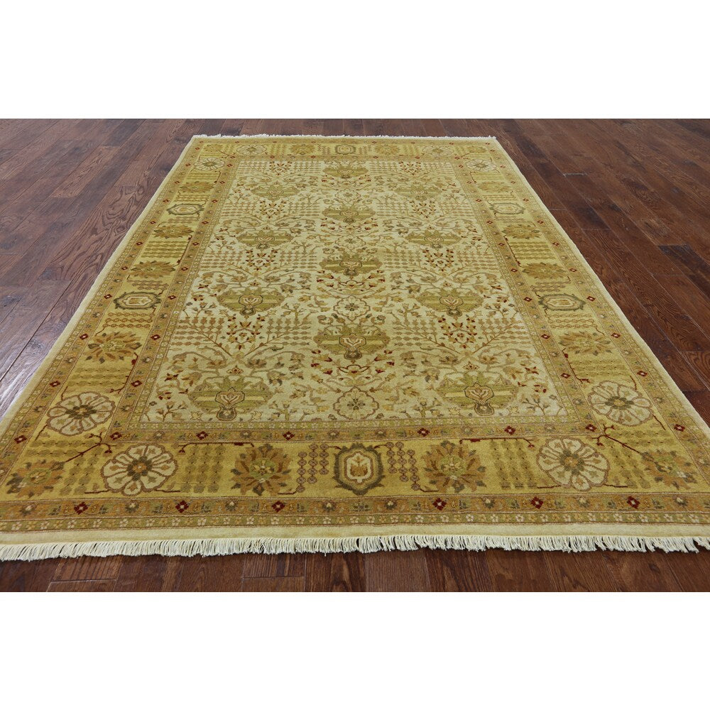 Hand-Knotted Oriental Peshawar Ivory/ Yellow Wool Rug (6'3 x 8'10)