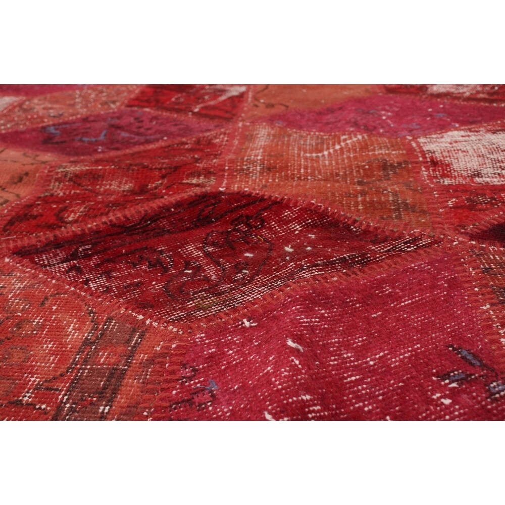 Hand-knotted Color Patchwork Red Wool Rug - 6'10 x 8'9/6'10" x 8'9"