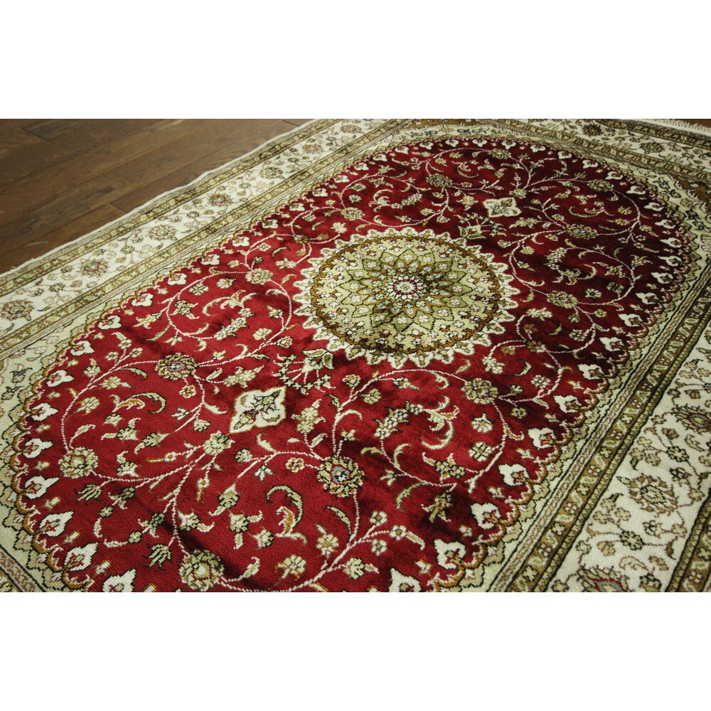 Hand-knotted Floral Kashan Wool Blue, Red Area Rug (4' X 6')