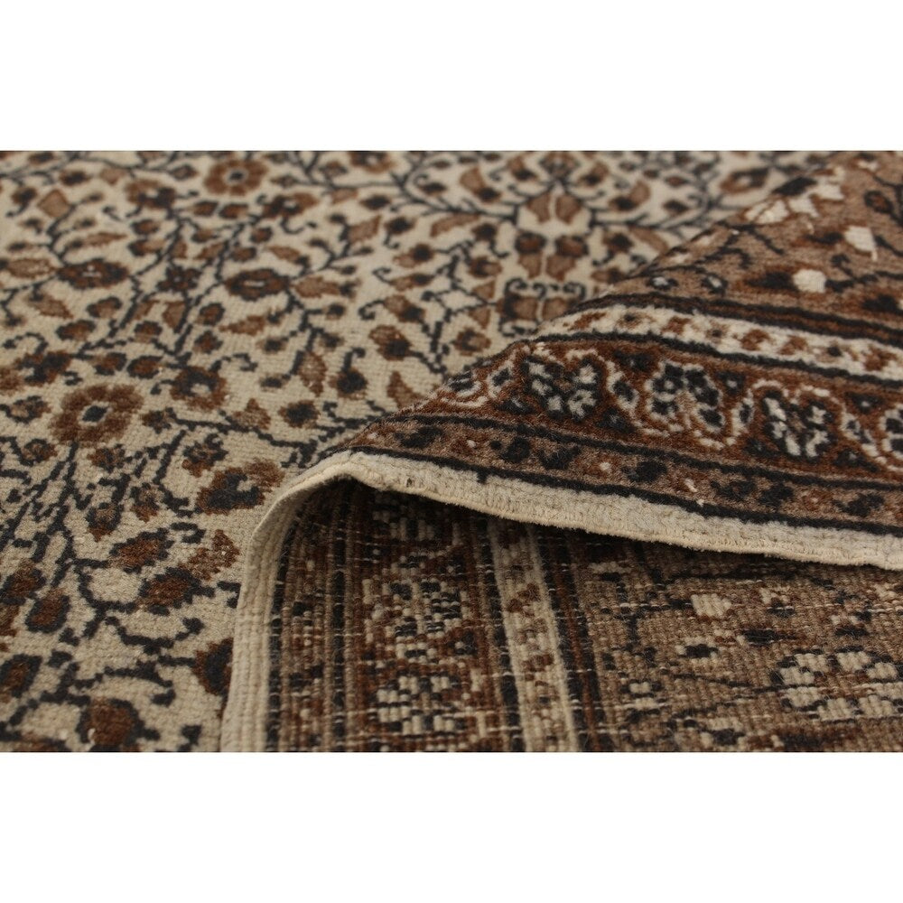 Hand-knotted Keisari Vintage Cream Wool Rug - 6'5 x 9'4