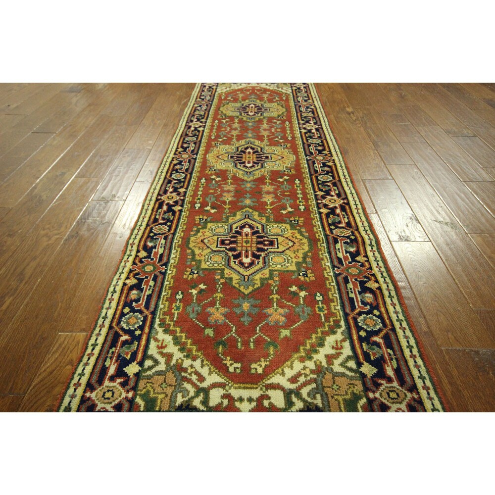 Hand-knotted Runner Red/ Navy Blue Heriz Serapi Floral Wool Area Rug (3' x 10')