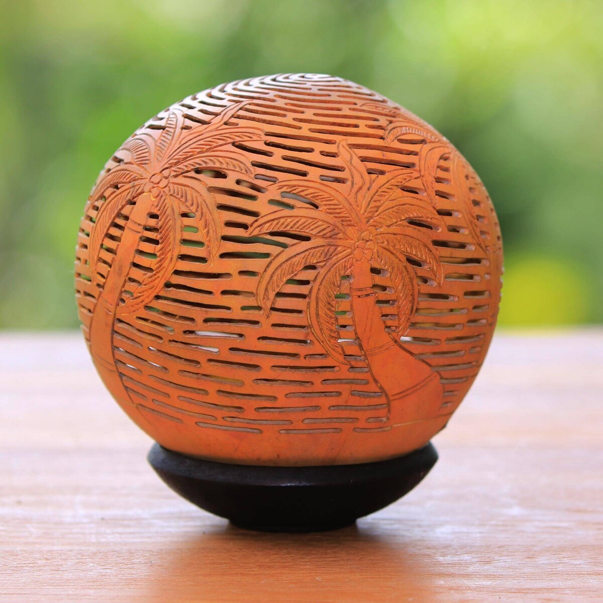Handmade Coconut Grove Coconut shell sculpture (Indonesia) - 25 x 24 x 24