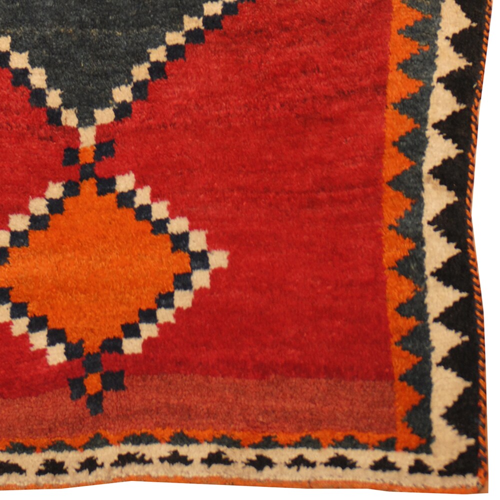 Handmade One-of-a-Kind Shiraz Wool Rug (Iran) - 3'9 x 6'6