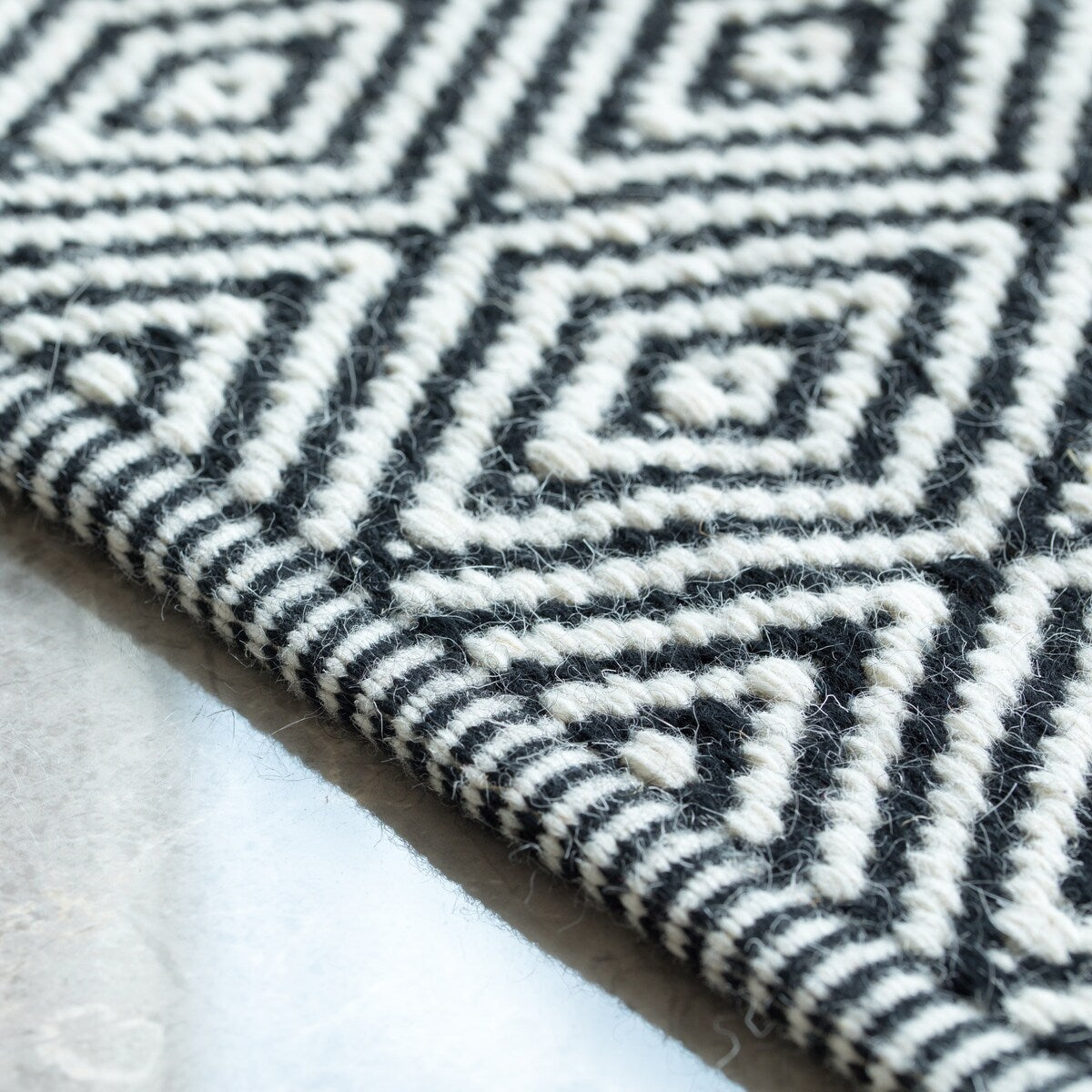 Handwoven Black and White Diamond Wool Flatweave Kilim Rug, 2' x 3' - 2' x 3'