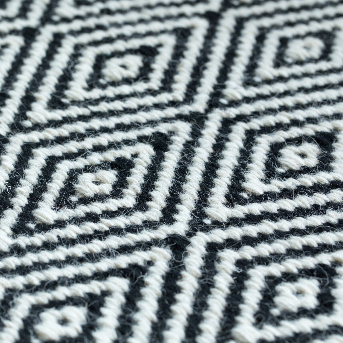 Handwoven Black and White Diamond Wool Flatweave Kilim Rug, 2' x 3' - 2' x 3'