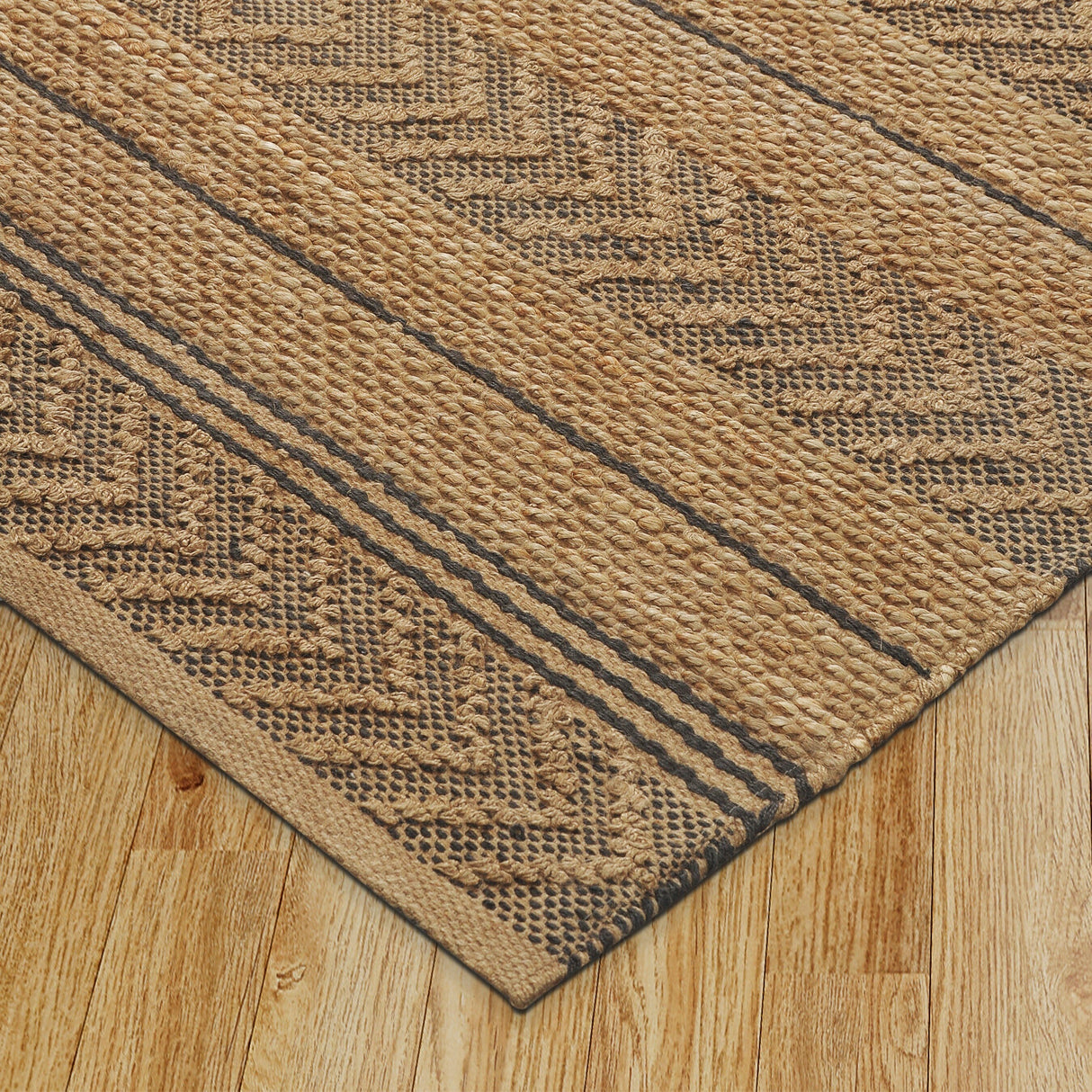 Sevita Handwoven Dashing Gray Geometric Natural Fiber Area Rug