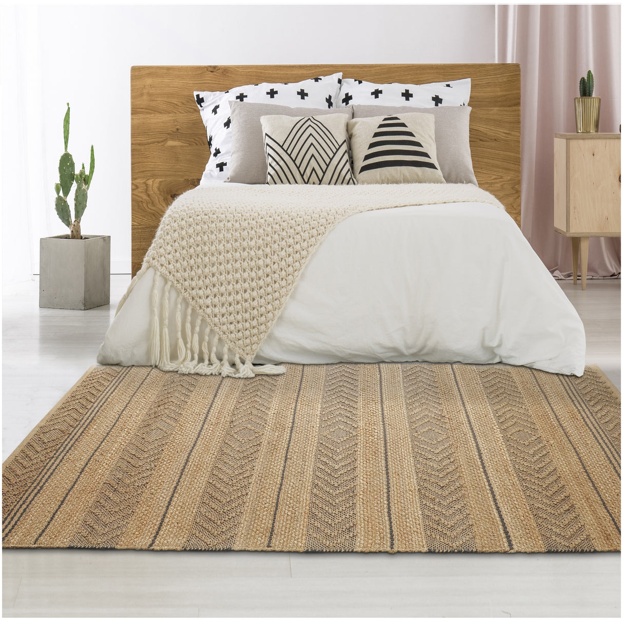 Sevita Handwoven Dashing Gray Geometric Natural Fiber Area Rug