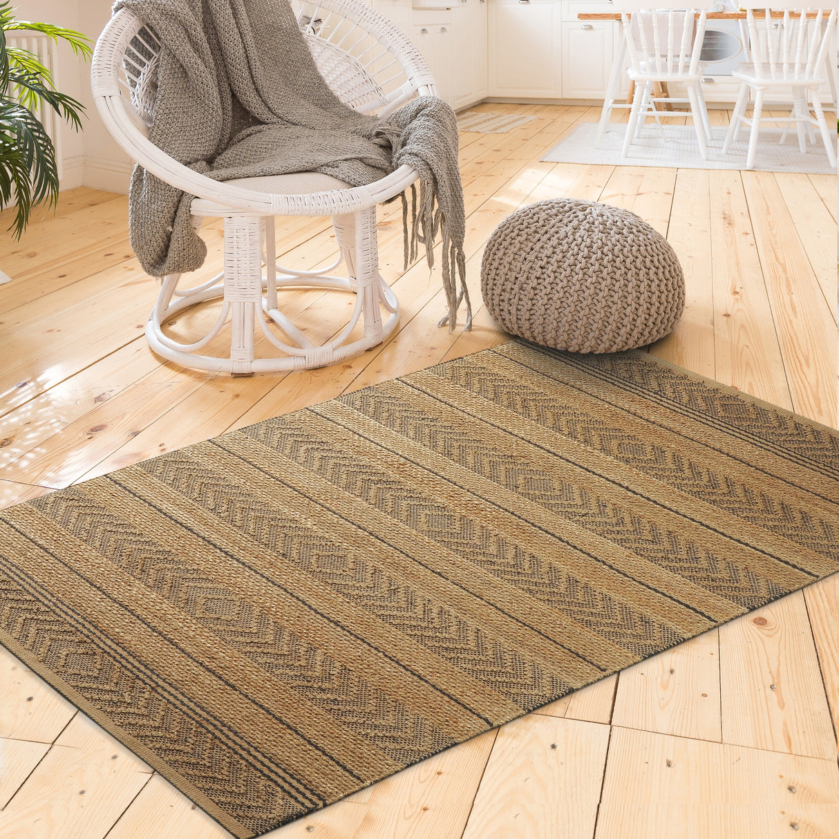 Sevita Handwoven Dashing Gray Geometric Natural Fiber Area Rug