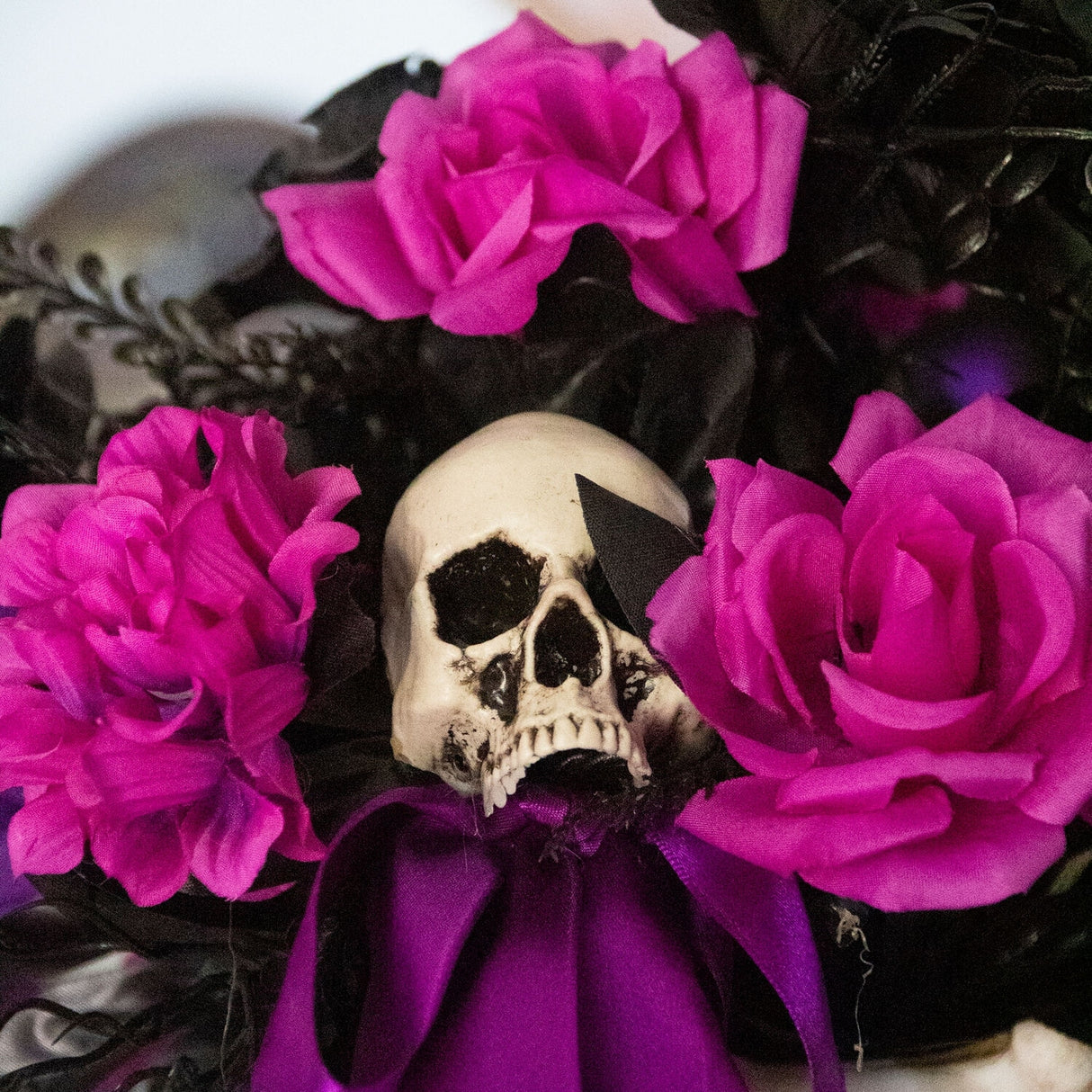 Haunted Hill Farm 1.25-ft Halloween Bouquet Decoration Piece with Black and Pink Flowers and Skull