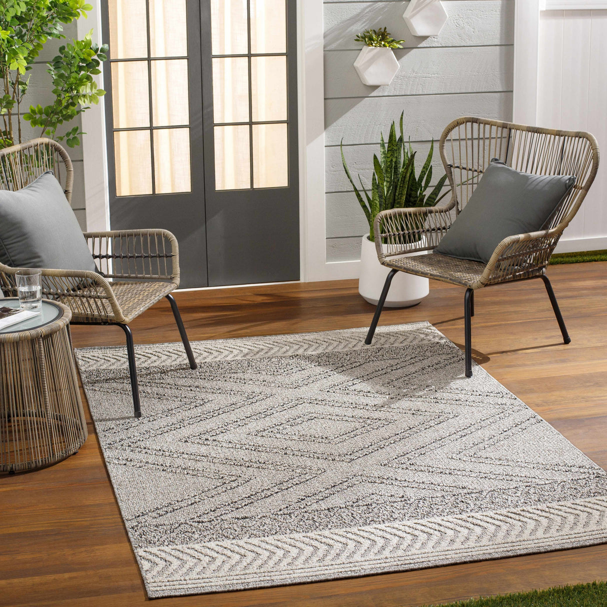 Hauteloom Areli Diamond Geometric Farmhouse Patio Outdoor Area Rug