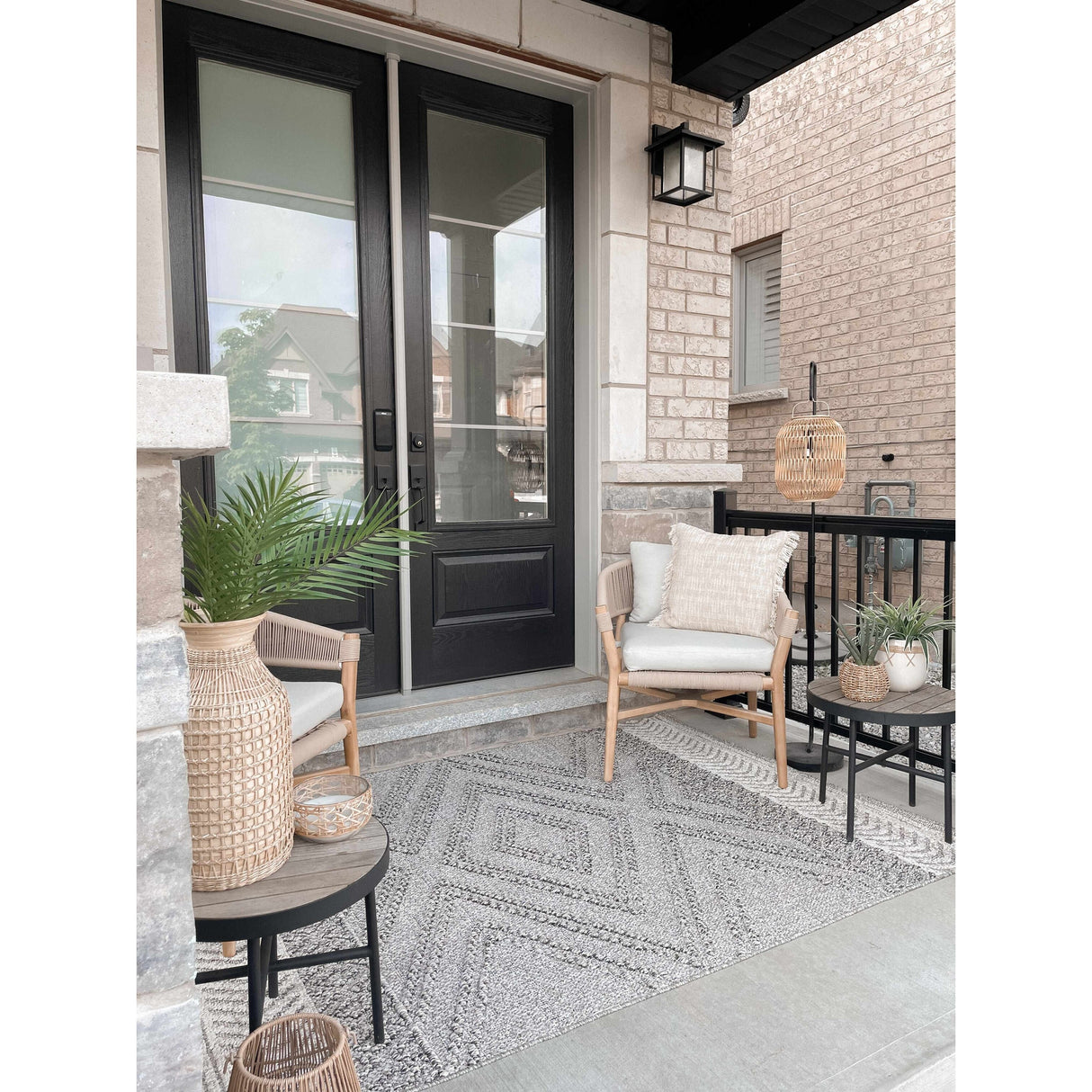 Hauteloom Areli Diamond Geometric Farmhouse Patio Outdoor Area Rug