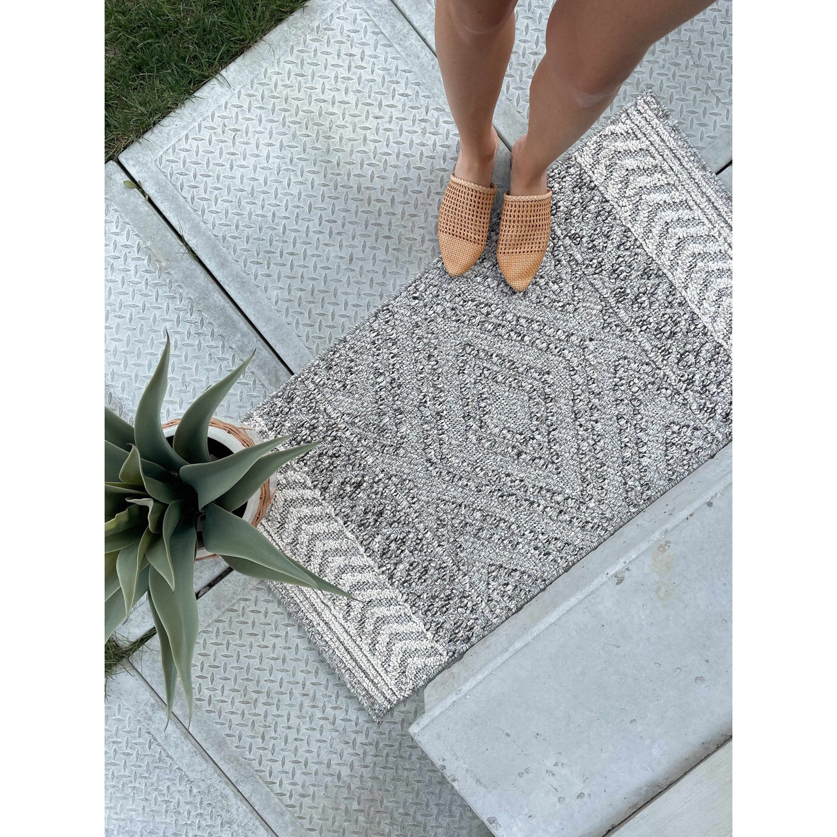 Hauteloom Areli Diamond Geometric Farmhouse Patio Outdoor Area Rug