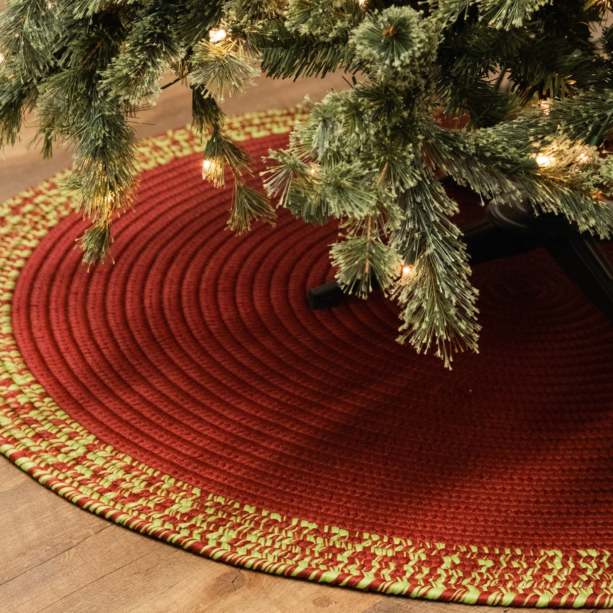 Holiday-Vibes Under Tree Reversible Round Rug