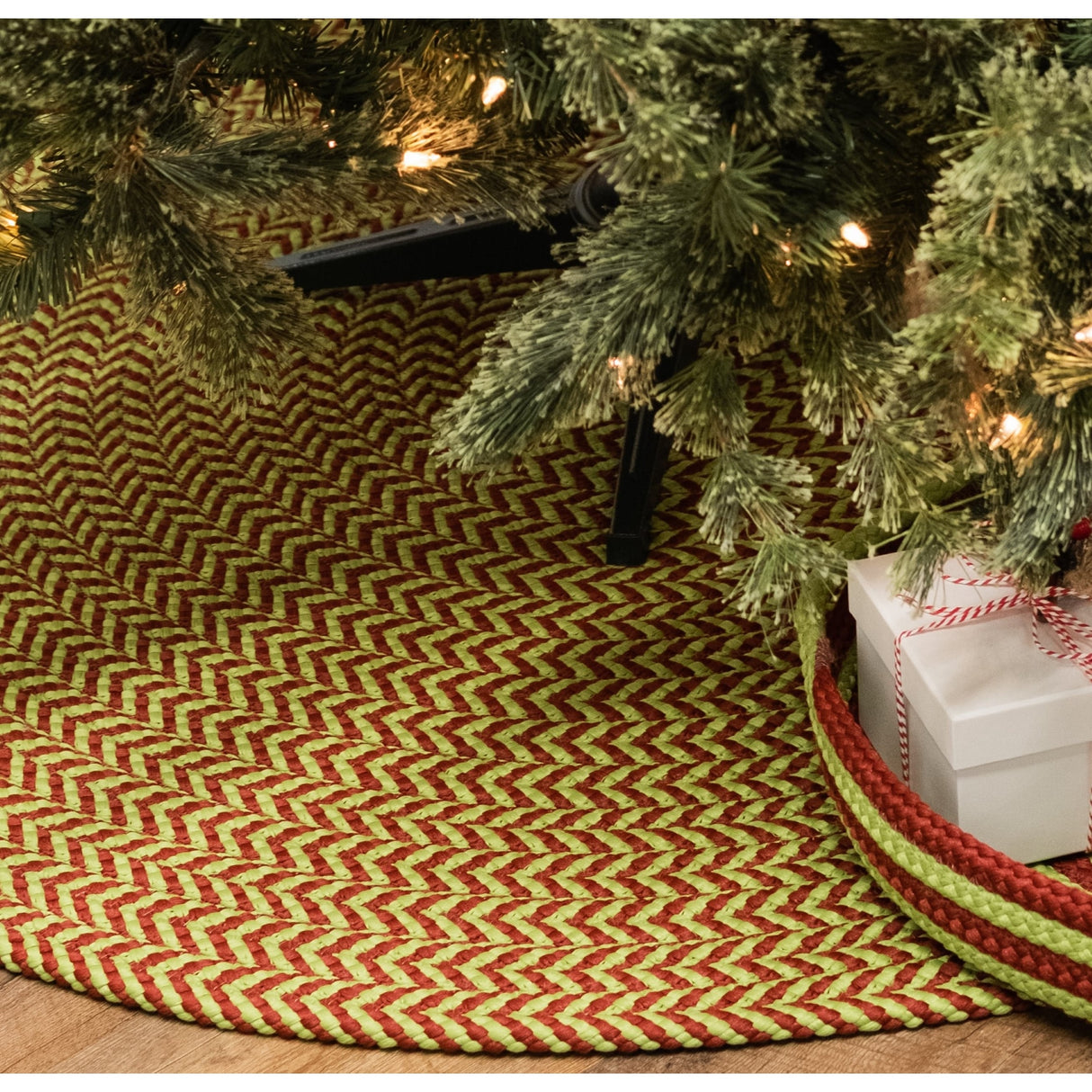 Holiday-Vibes Under Tree Reversible Round Rug
