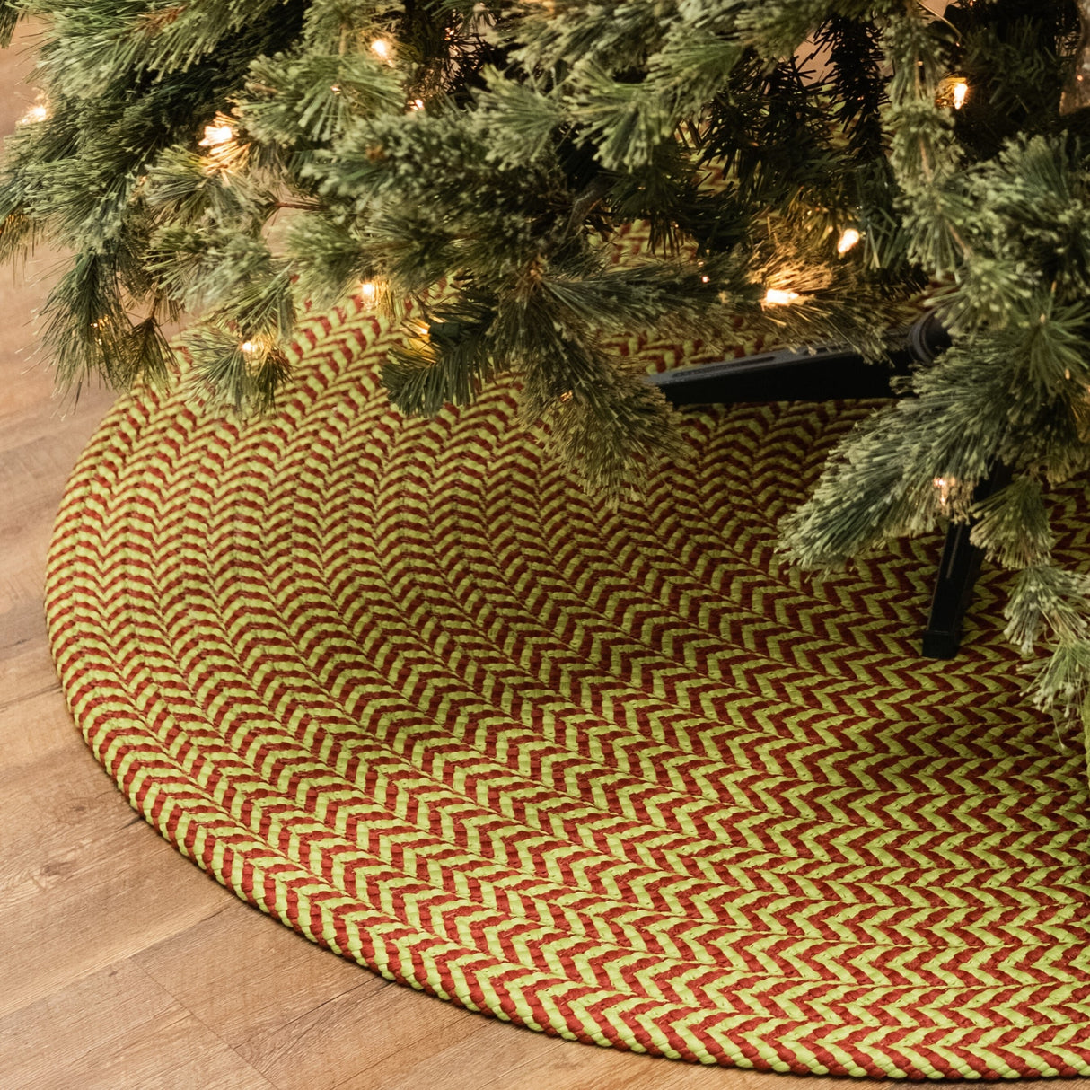 Holiday-Vibes Under Tree Reversible Round Rug