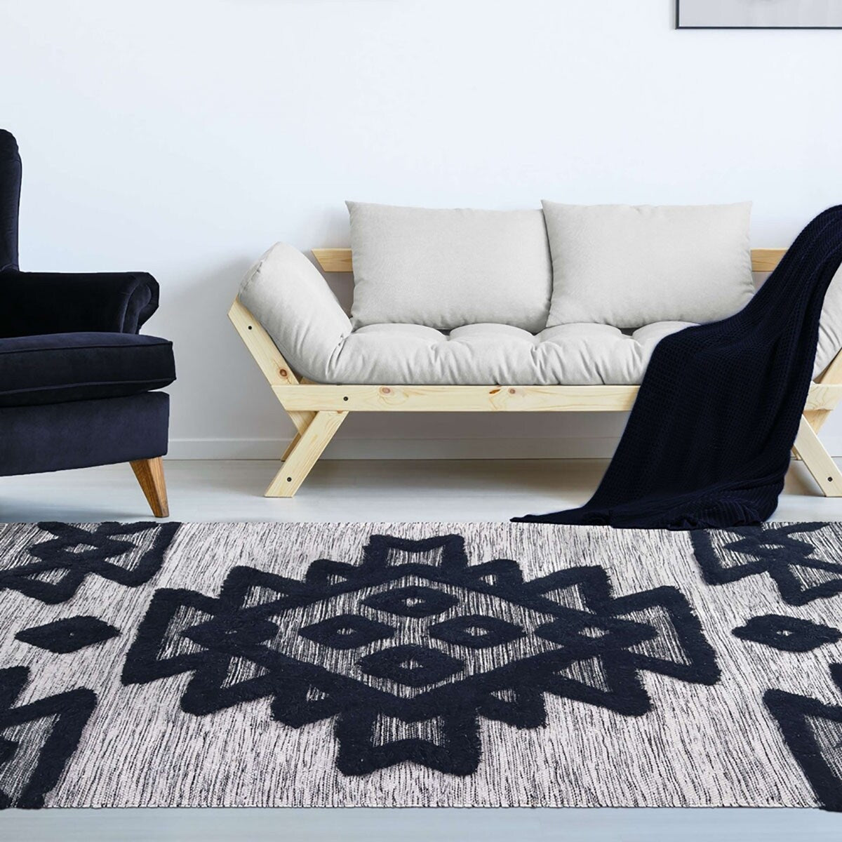 HomeRoots 5' X 8' Black And Ivory Wool Geo Area Rug With Fringe - 5' Octagon