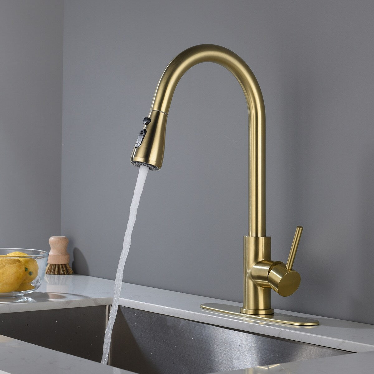 Hugo Pull Out Kitchen Faucet - 2.1W x 10.6L x 16.5H inches