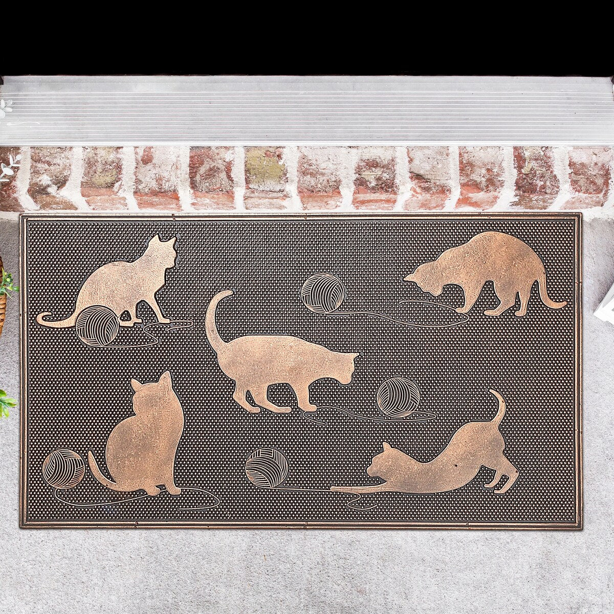 IH Casa Decor Rubber Mat Cats Playing With Ball Of Yarn