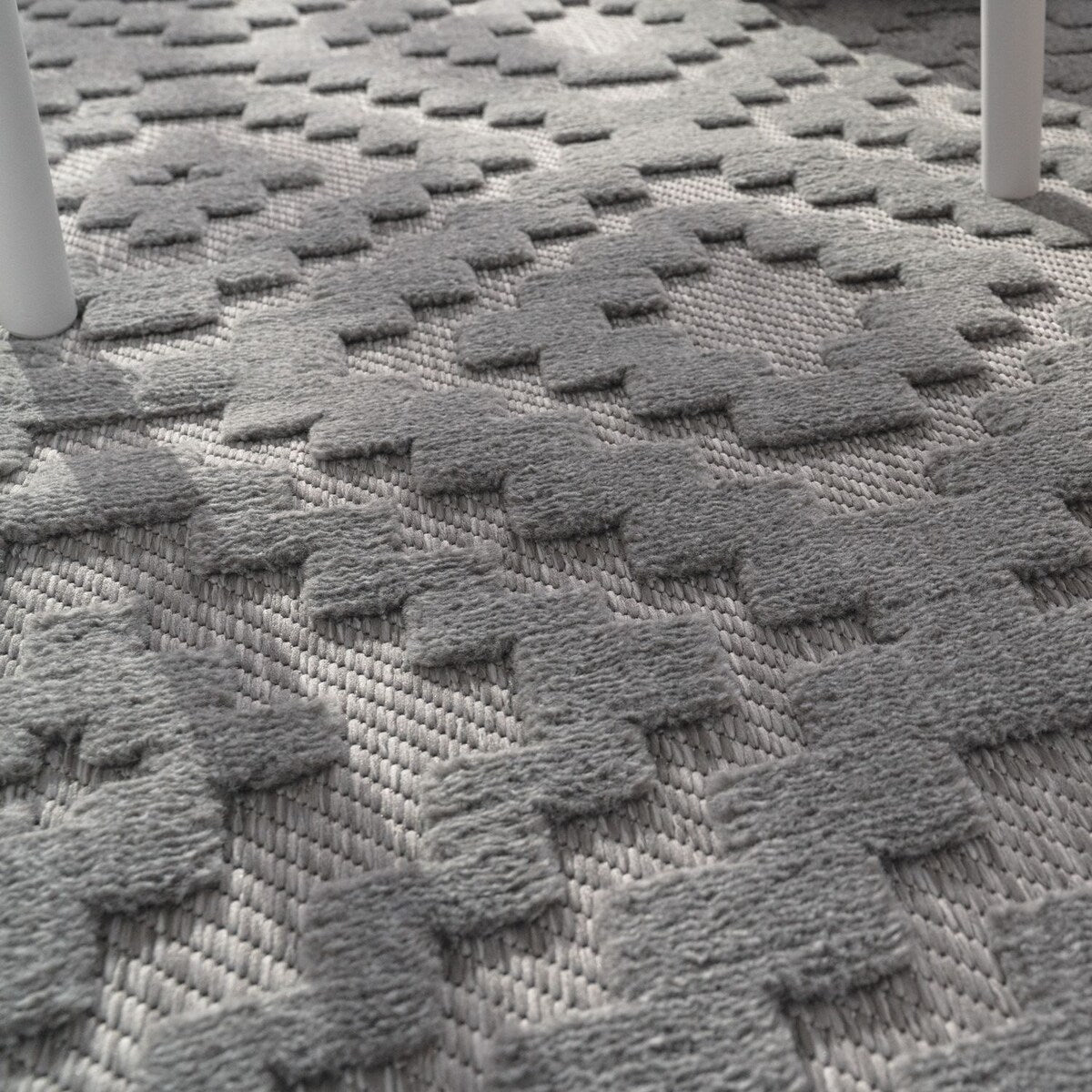 Indoor & Outdoor Rug With Moroccan Trellis High-Low Pattern