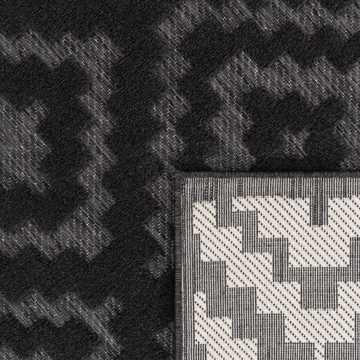 Indoor & Outdoor Rug With Moroccan Trellis High-Low Pattern
