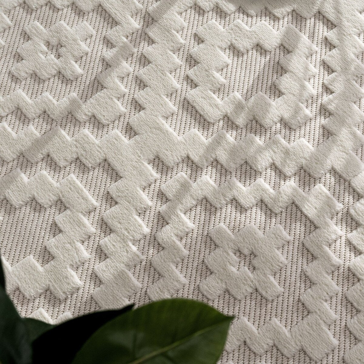 Indoor & Outdoor Rug With Moroccan Trellis High-Low Pattern