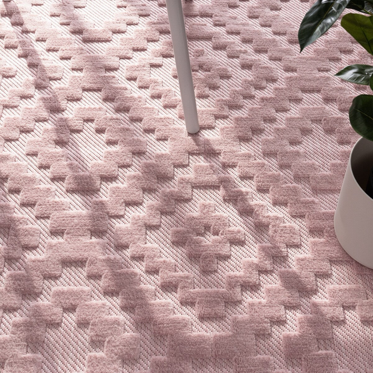 Indoor & Outdoor Rug With Moroccan Trellis High-Low Pattern