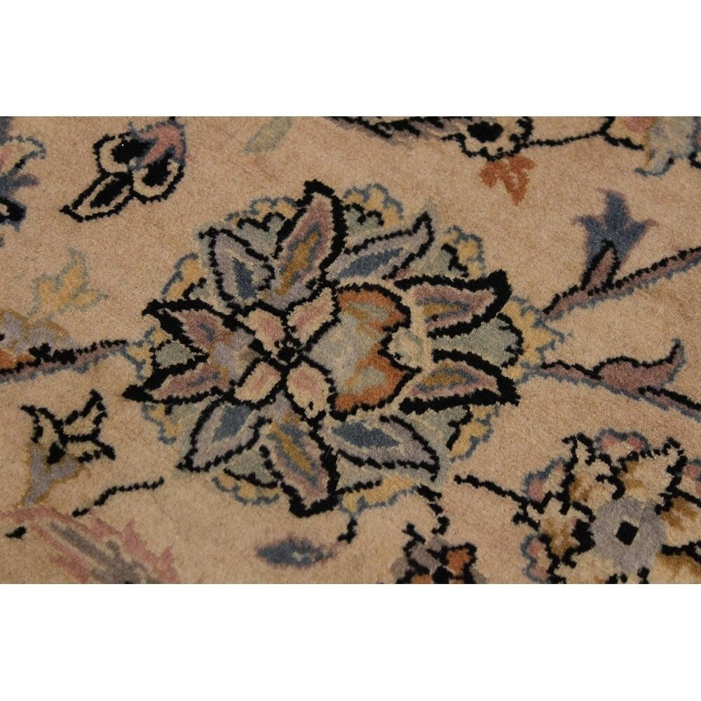 Isphan Pak-Persian Theressa Tan/Black Wool Rug (8'1 x 10'4) - 8'1" x 10'4"