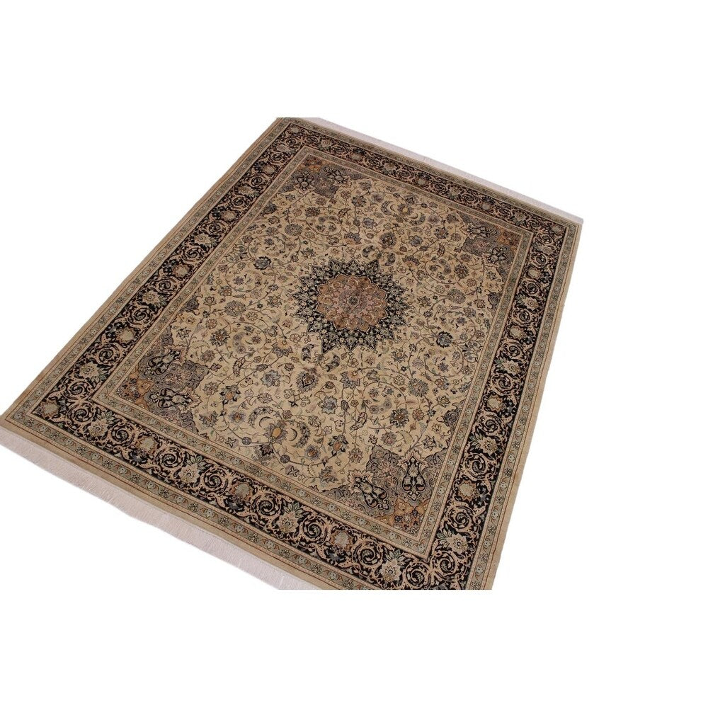 Isphan Pak-Persian Theressa Tan/Black Wool Rug (8'1 x 10'4) - 8'1" x 10'4"