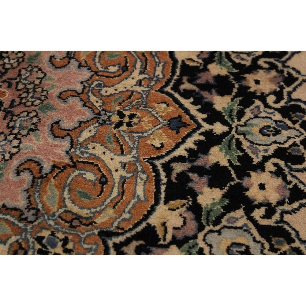 Isphan Pak-Persian Theressa Tan/Black Wool Rug (8'1 x 10'4) - 8'1" x 10'4"
