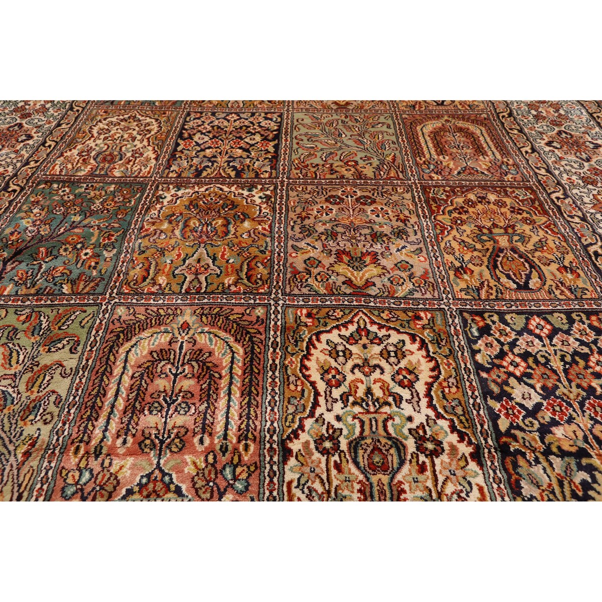 Ivory,Rust Persian Oriental Area Rug Silk Traditional Oriental Area Rug (4x6) - 4'1" x 6'2"